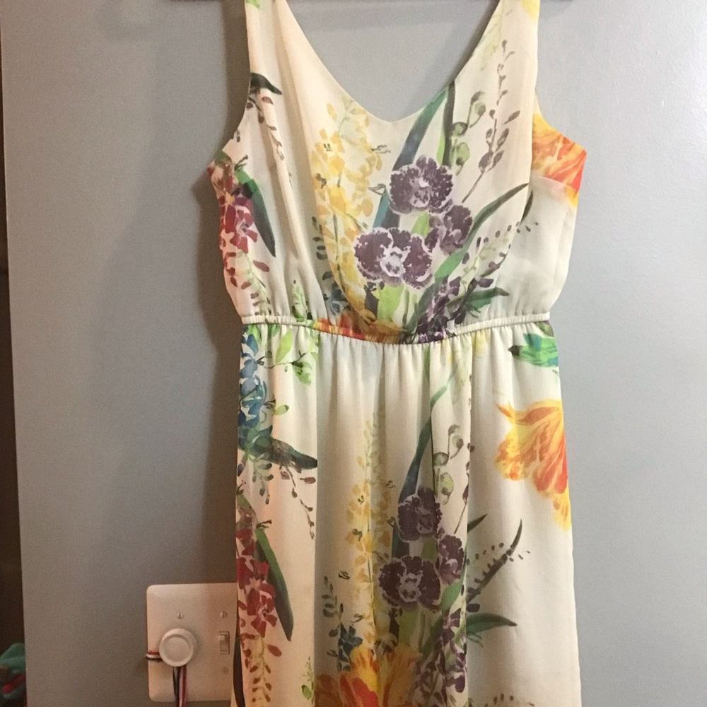 Flowing Floral Dress - Picture 2 of 9